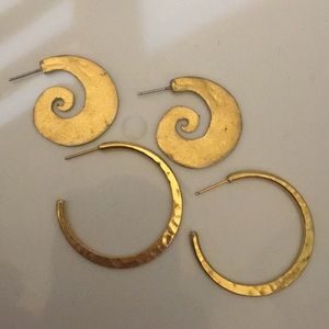Gold earring set